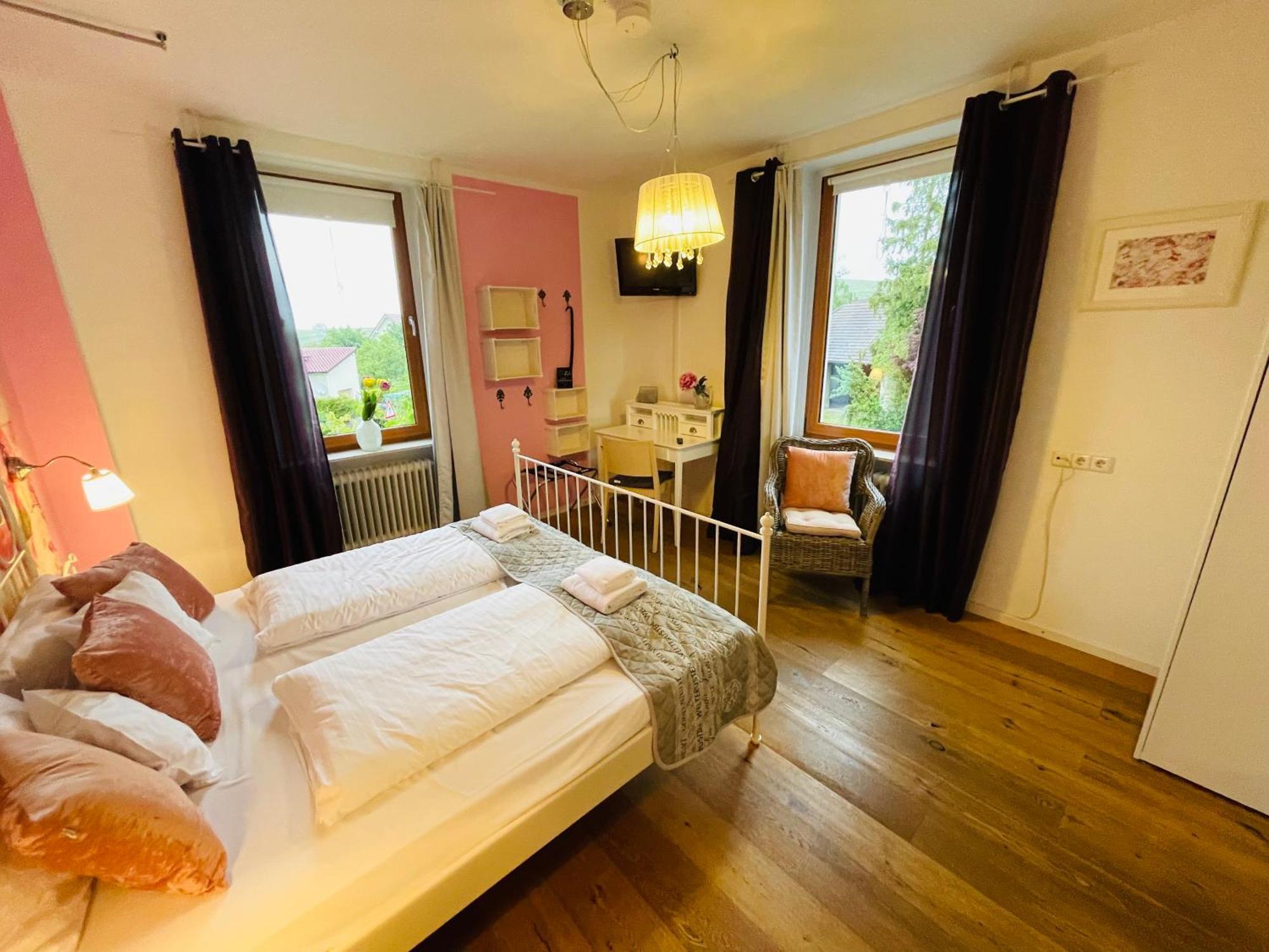 Zum Rayers Cafe-Restaurant & Boutique-Hotel Niederrotweil Zimmer foto